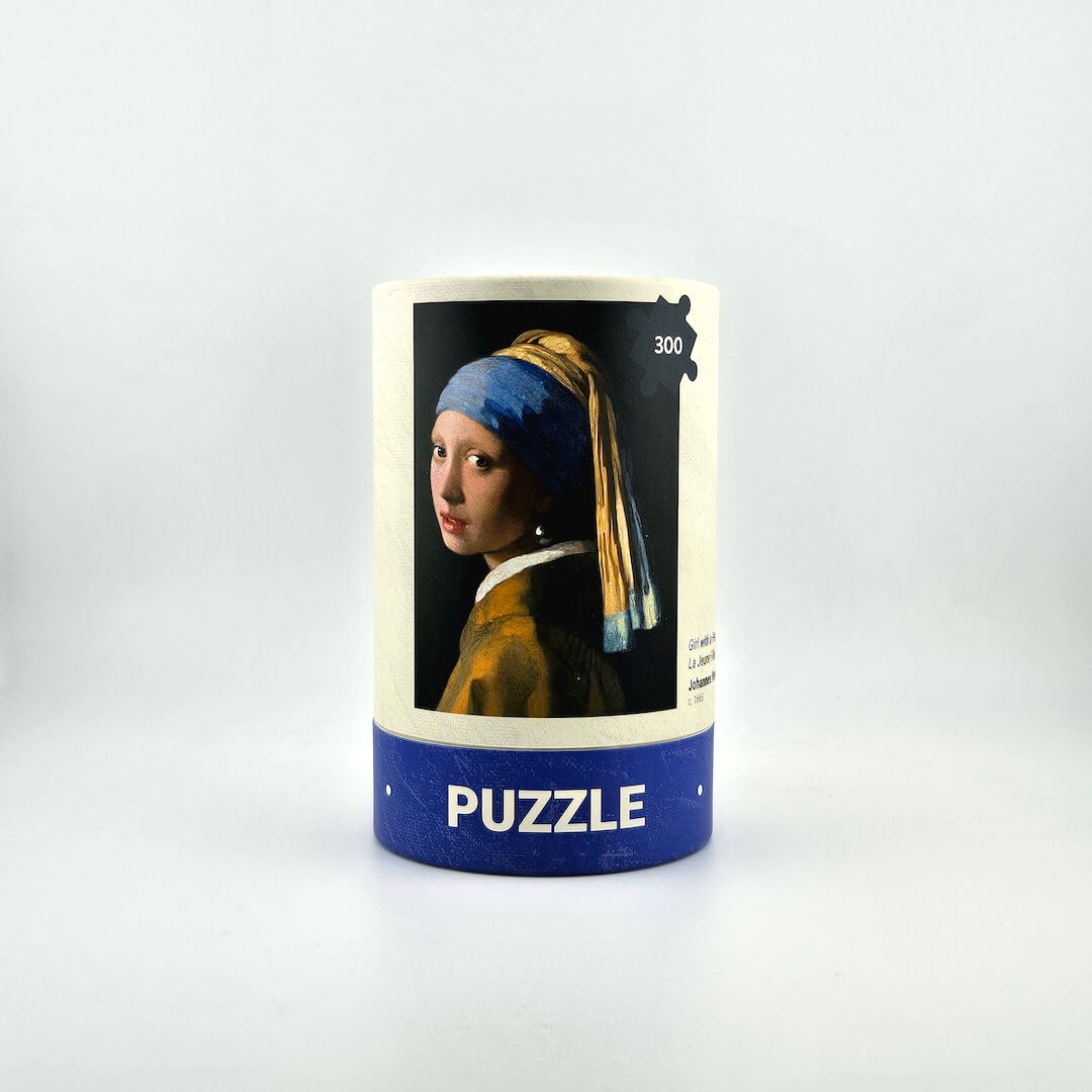 Puzzle box featuring 'Girl with a Pearl Earring' by Vermeer on a white background